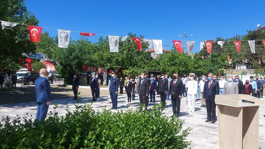 19 Mayıs Atatürk'ü Anma, Gençlik ve Spor Bayramı Çelenk Koyma Töreni